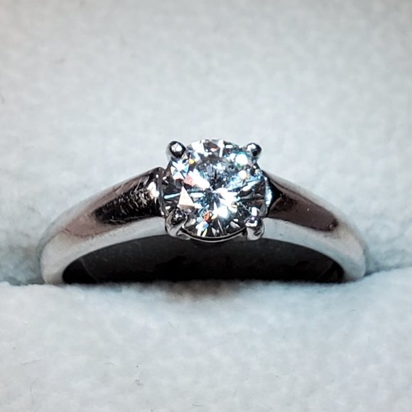 PLATINUM DIAMOND RING - Picture 4 of 6
